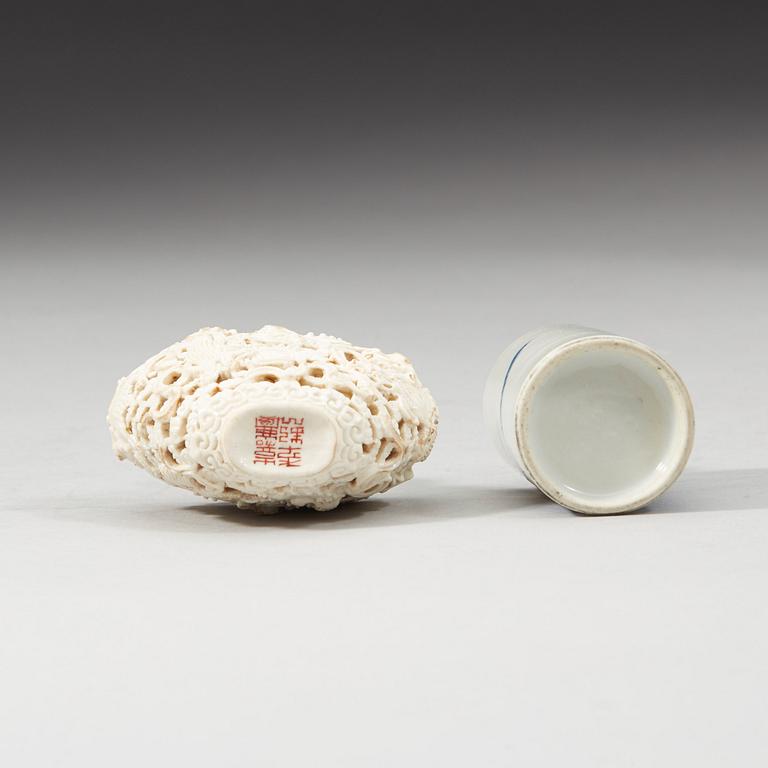 Two porcelain snuff bottles, Qing dynasty (1644-1912).