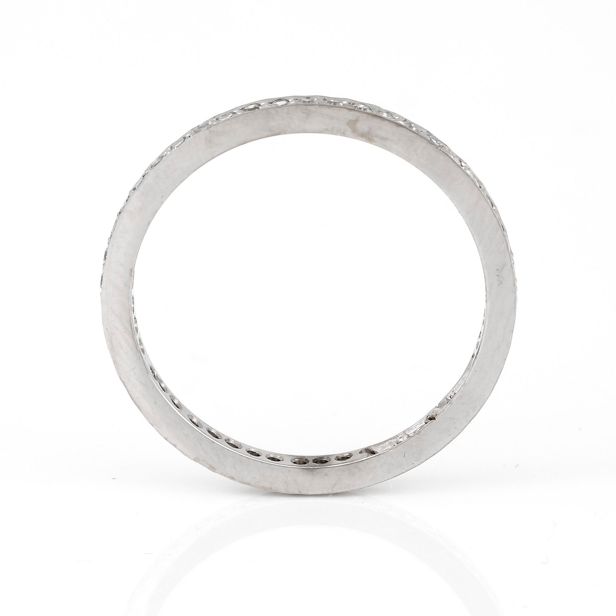 ALLIANSRING, med åttkanslipade diamanter, totalt ca 0,50 ct. 18K vitguld.