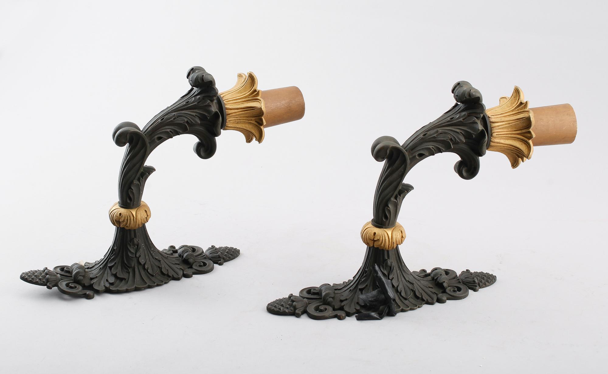 VÄGGLAMPETTER, 1 par, empirestil, patinerad brons, 1900-talets första hälft.