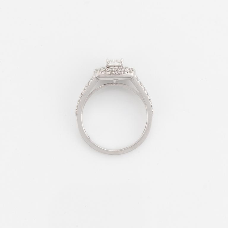 Ring med diamanter, med GIA dossier.