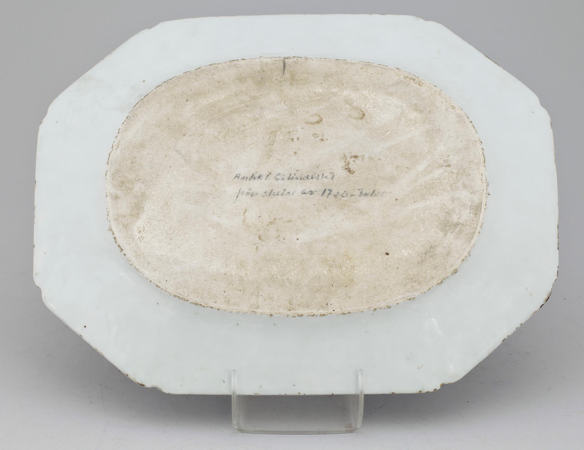 STEKFAT, porslin, Kina, Qianlong (1736-1796).