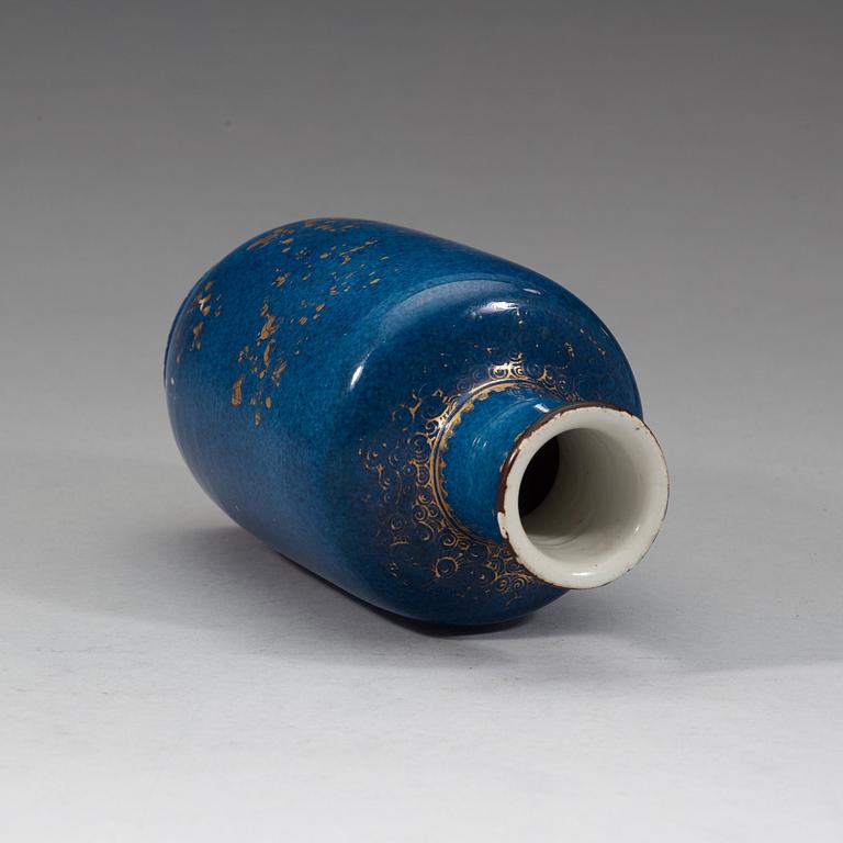 A powder blue vase, Qing dynasty, 18th Century.