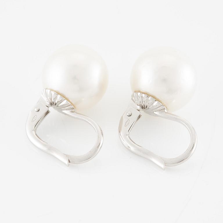 Örhängen 18K vitguld med odlade South sea pärlor.