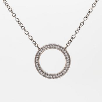 An 18K white gold Efva Attling necklace.
