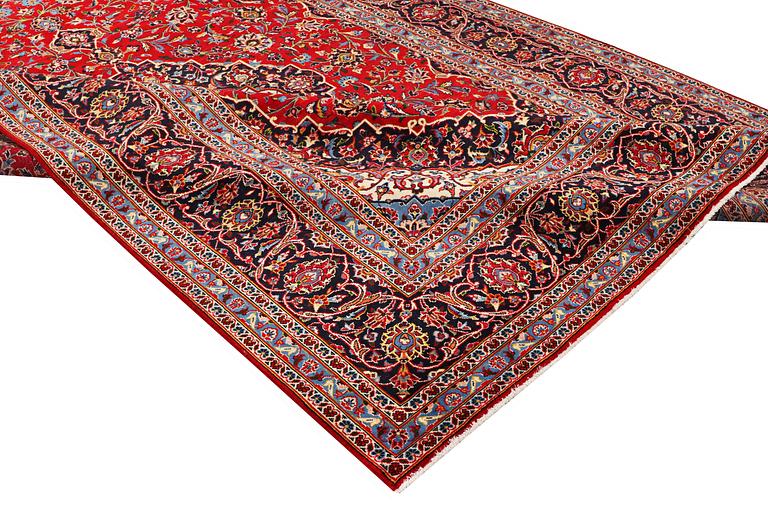 A carpet, Kashan, approx. 360 x 247 cm.