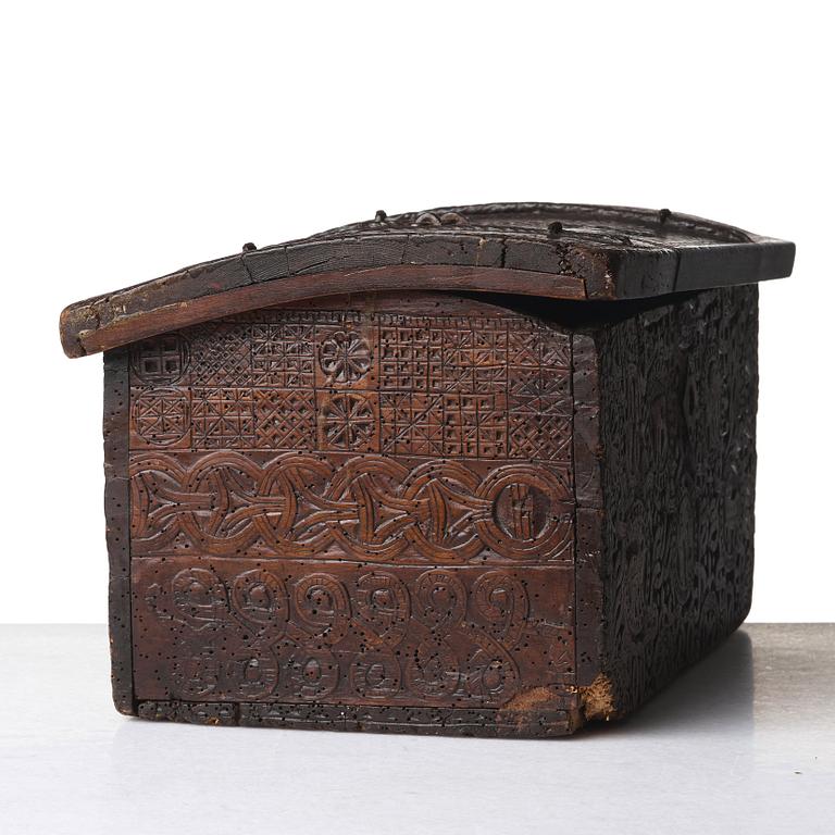 A casket and lid, C14 dated, second half of the 17th century.
