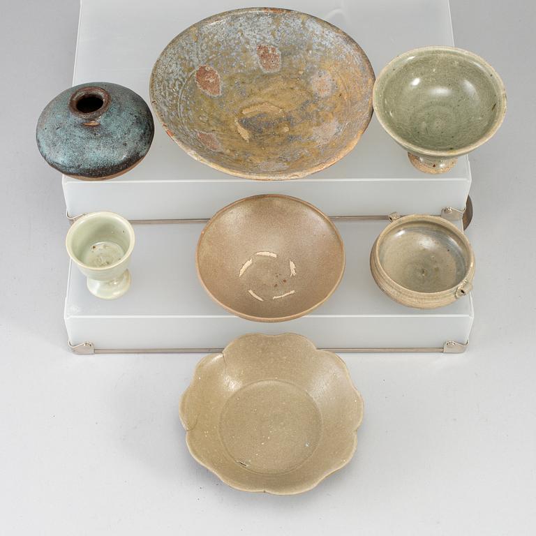 A group of seven Southeast asian ceramic objects, 17th-20th century.