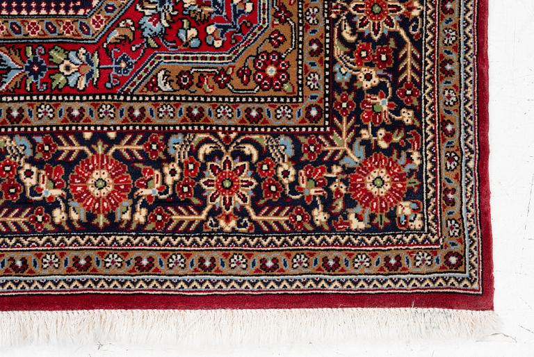 Ghom carpet, approx. 155 x 106 cm.