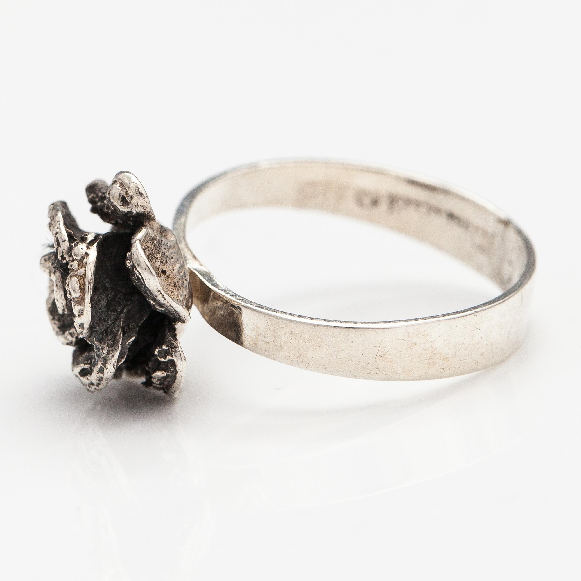 A silver ring and necklace. Martti Viikinniemi, Heinola 1972.