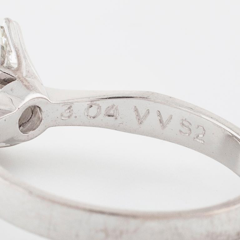 A brilliant cut diamond ring by Jarl Sandin Göteborg, 1987.