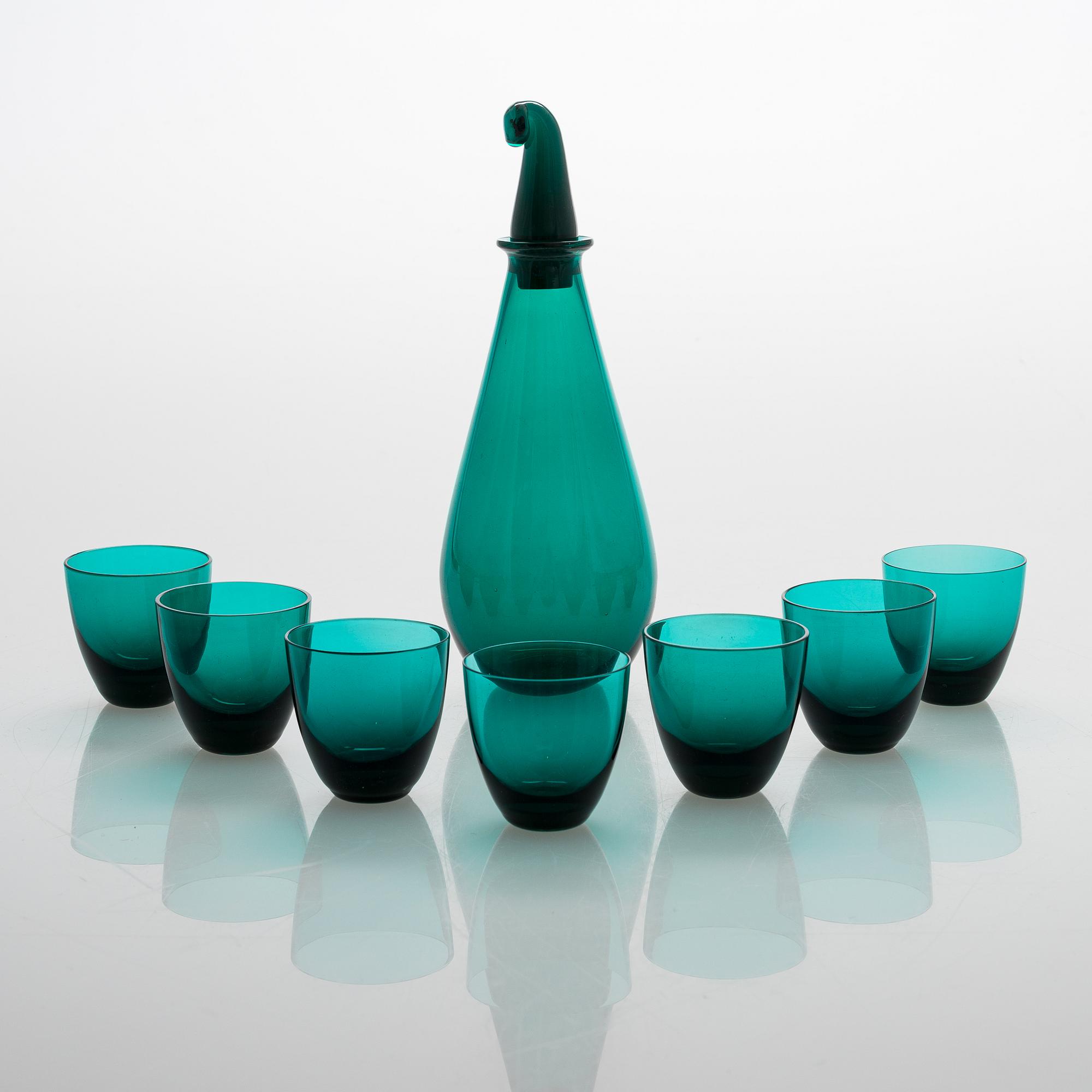 Nanny Still, A carafe with 7 glasses "Nukkumatti" from 50/60's by Riihimäen Lasi.