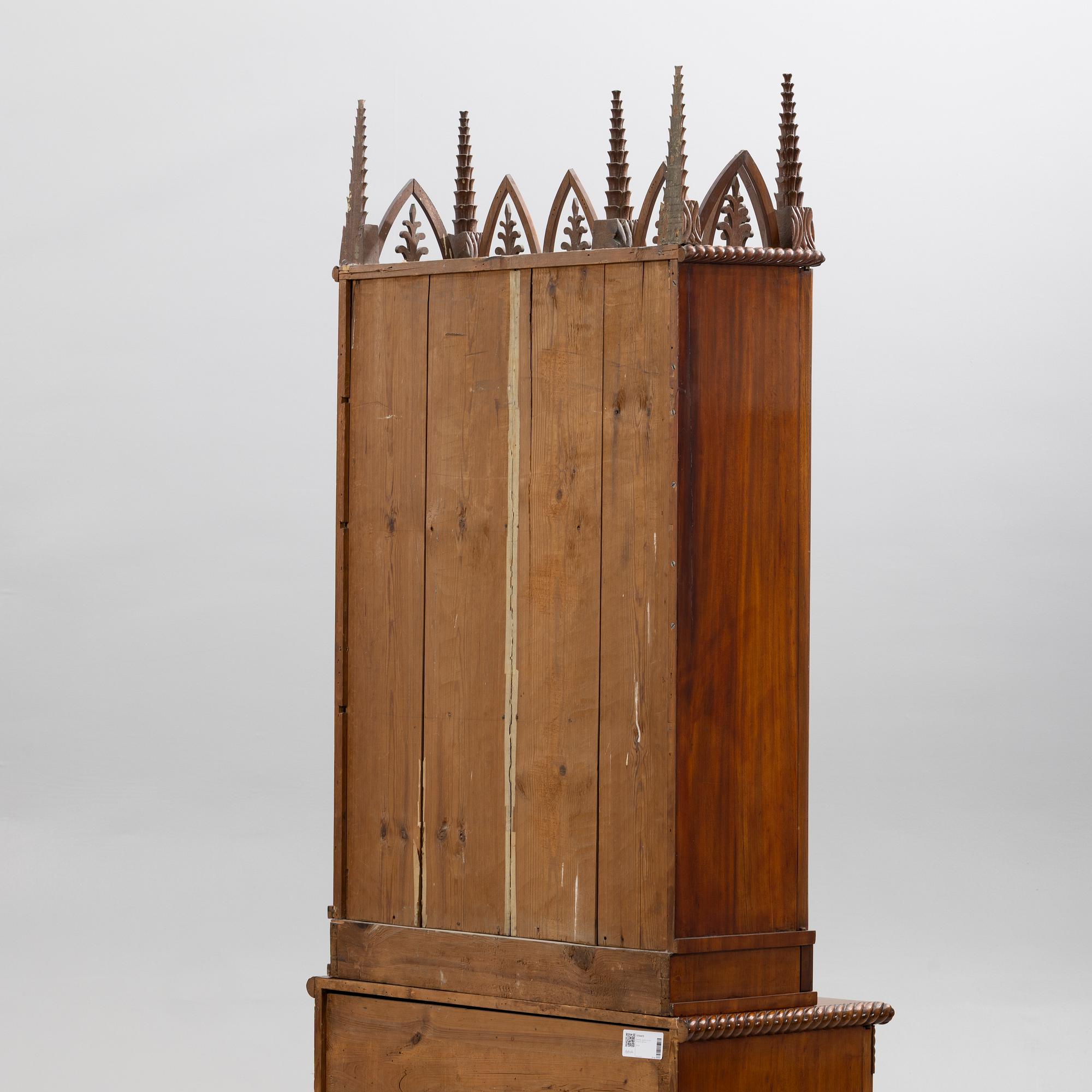 Bokskåp, nygotik, troligen England, 1800-tal.