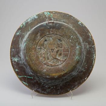 A brass dish, 16th century, Nürnberg.