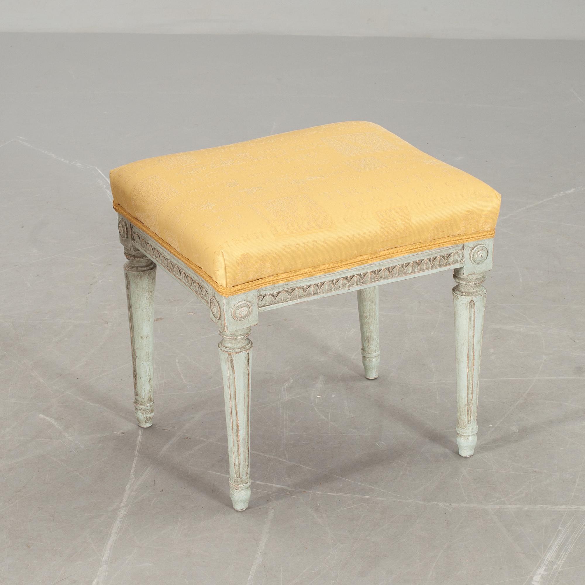 TABURETT, sengustaviansk, sekelskiftet 1700/1800.