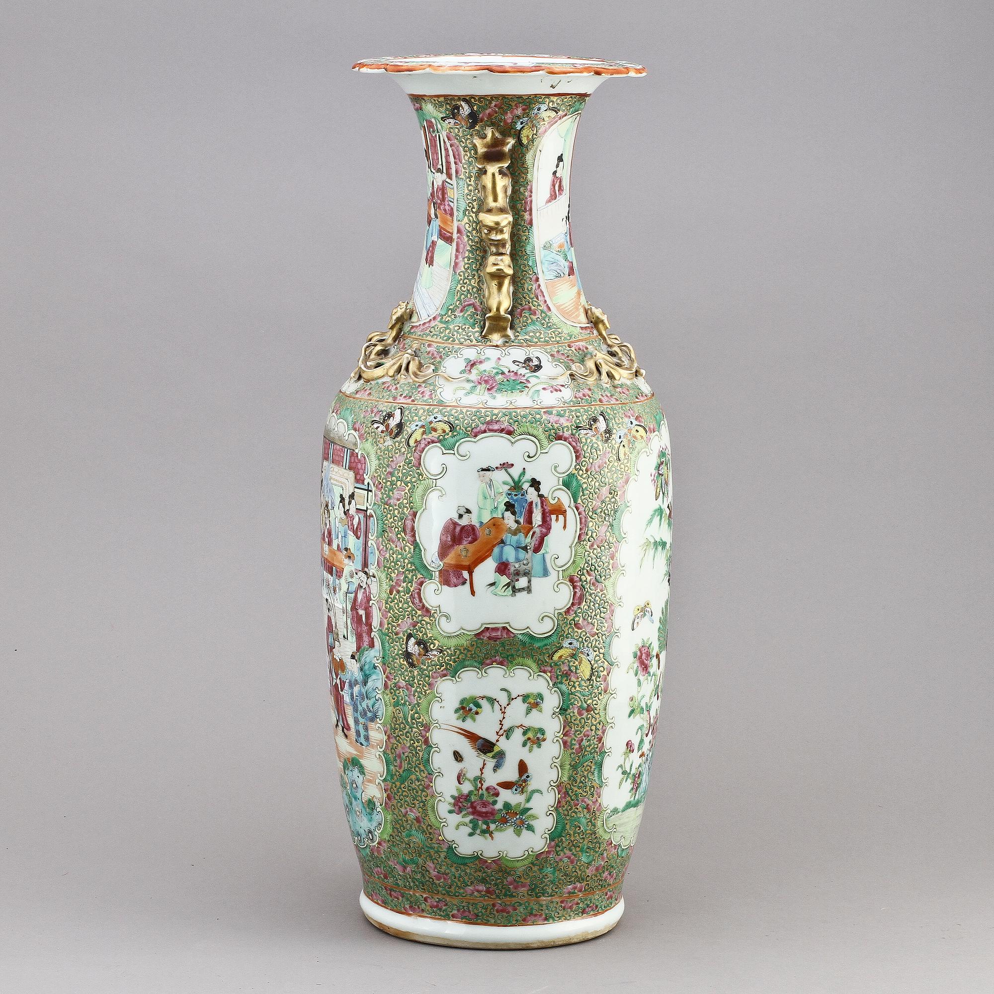GOLVURNOR, ett par, porslin, Kina, 1800-tal.