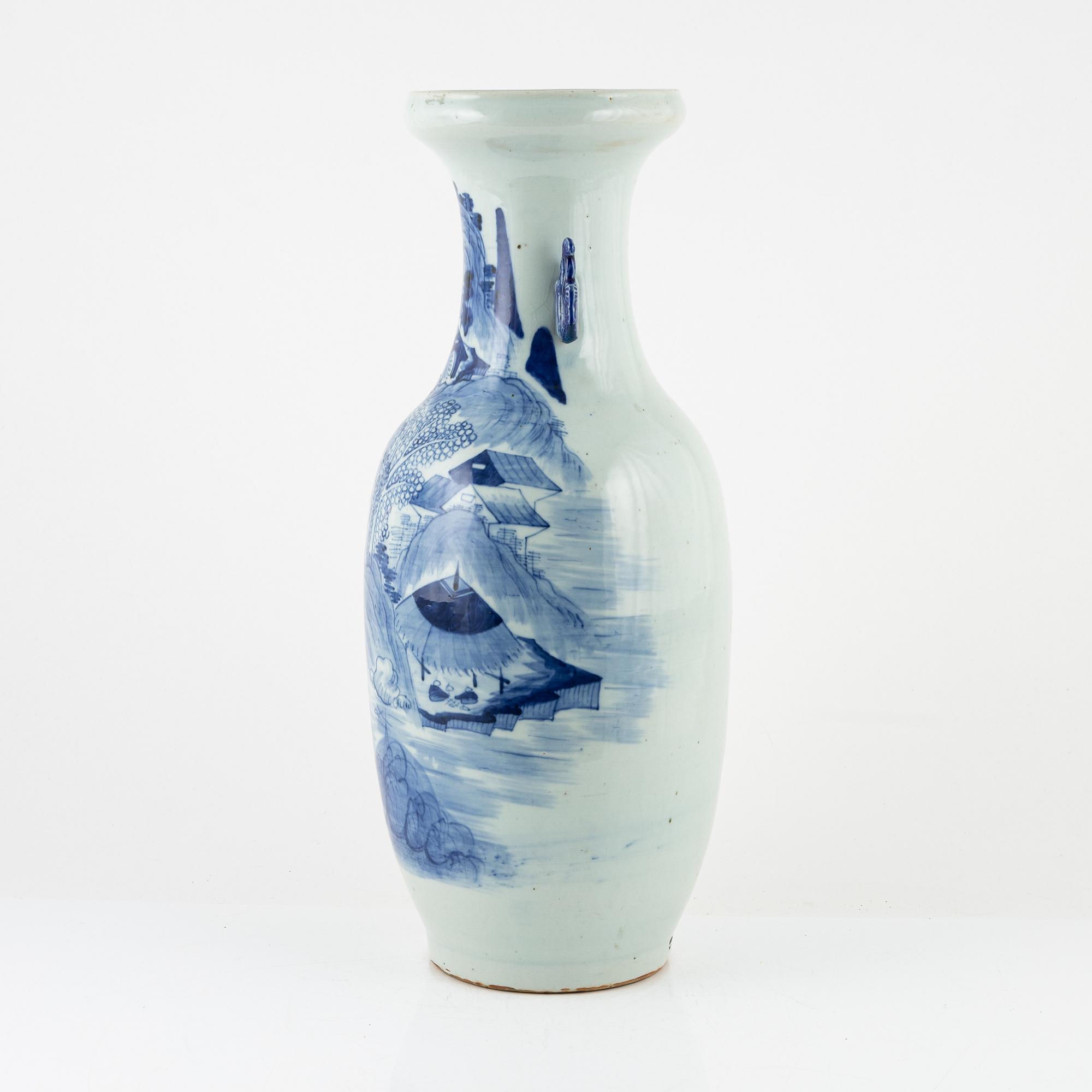 Golvvas, porslin, Kina, Qing dynastin, sent 1800-tal.