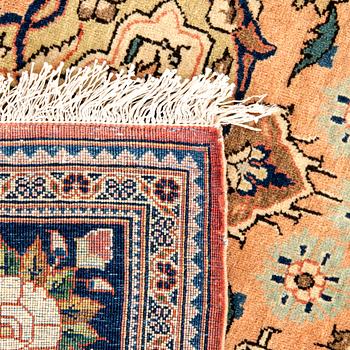 A semiantique Keshan dosar carpet ca 203x132 cm.