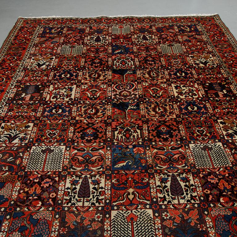 Matto, Old Bakthiari, ca 336 x 228 cm.