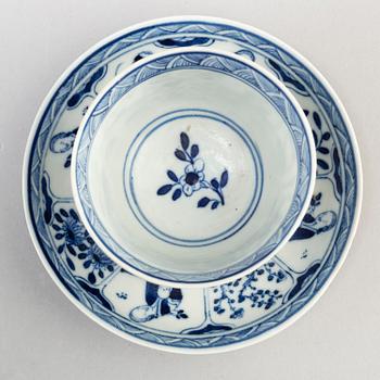 Five blue and white cups with six dishes, Qing dynasty, circa 1900.