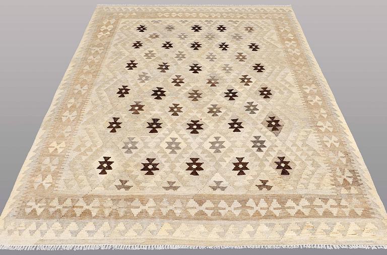 MATTA. Kelim, ca 298 x 190 cm.