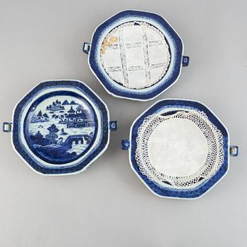 A set of three blue and white hot water plates, Qing dynasty, circa 1800.