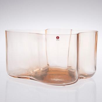 VAS, glas, Alvar Aalto "Rio brun". Märkt Alvar Aalto Iittala 2011 23/75.