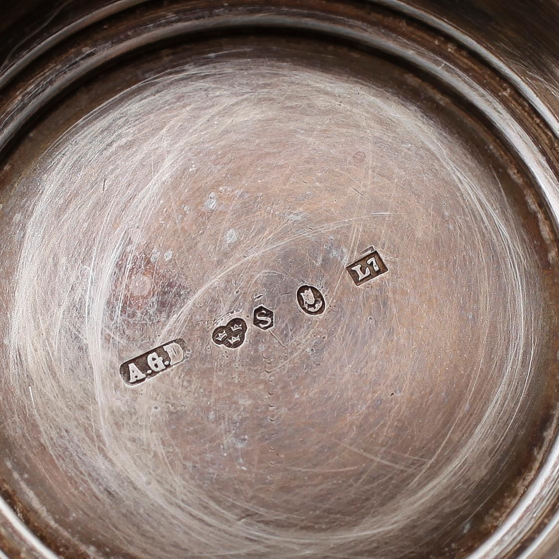 SILVERFÖREMÅL, 9 delar, 1900-tal. Vikt ca 881 g.