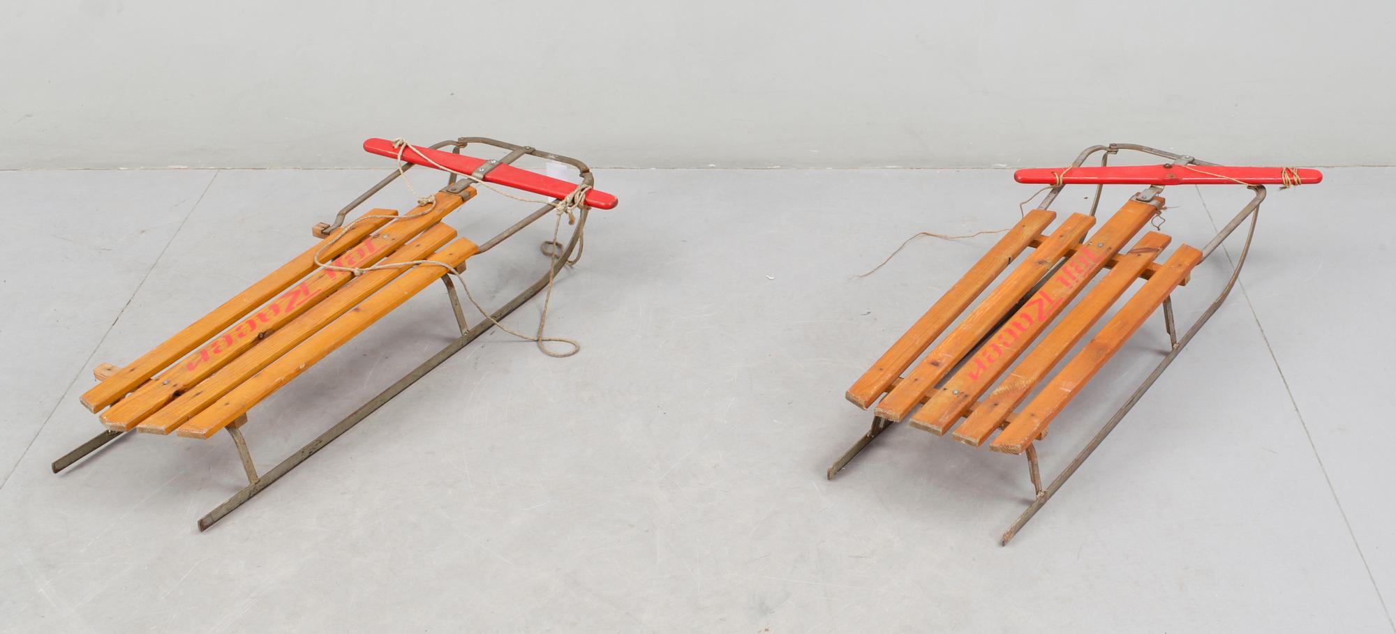 KÄLKAR, 2 st, trä och metall, Teji Racer, 1900-talets mitt.