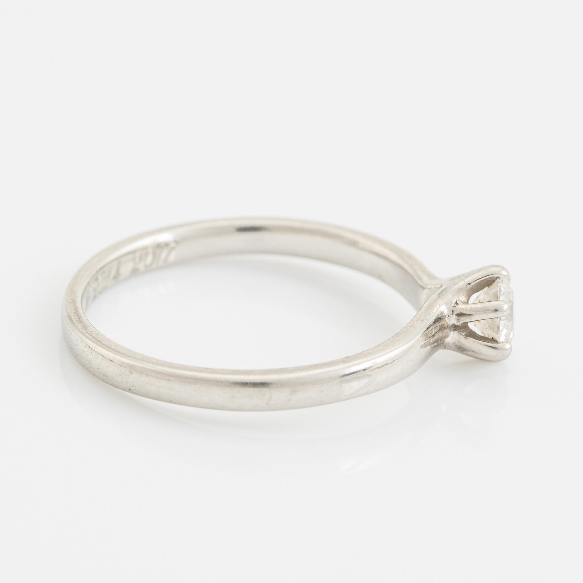 Vanbruun, ring platinum with brilliant cut diamond, ca 0,30 ct.