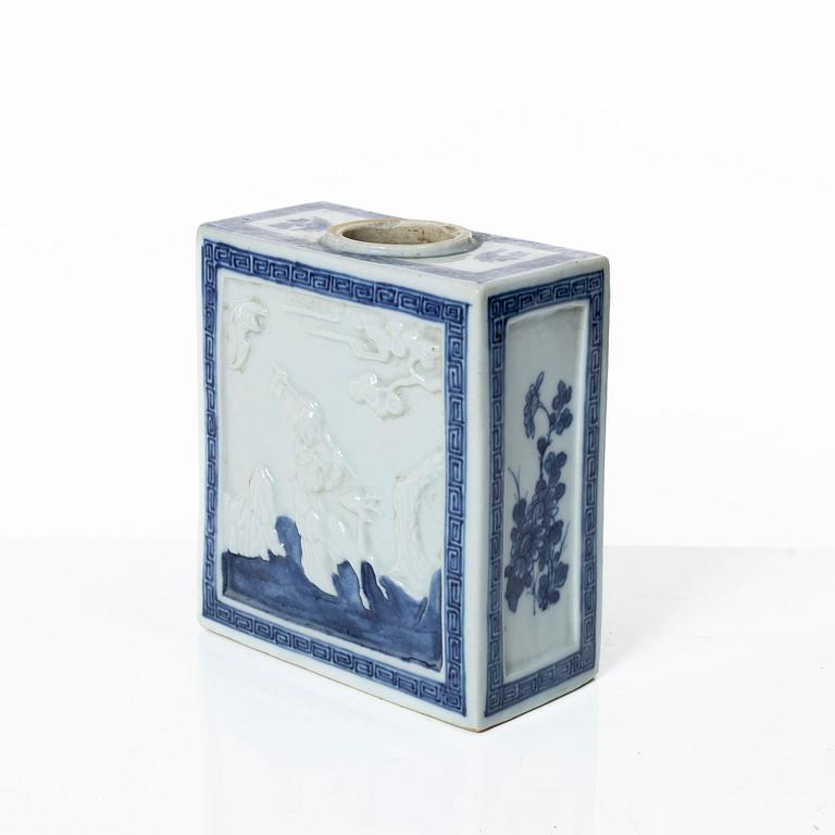 Tedosa, porslin. Qing dynastin, 1800-tal.