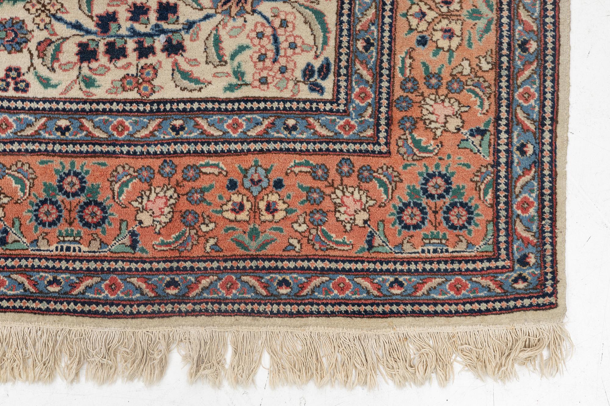 Carpet, oriental, approx. 290 x 204 cm.