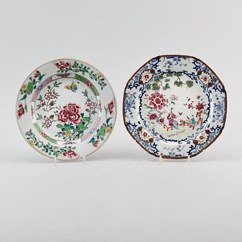TALLRIKAR, 2 st, porslin, Kina, 1700-tal.
