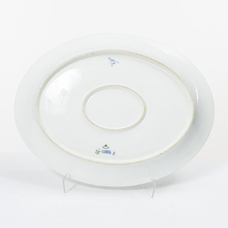A large 'Blue Fluted Plain' porcelain serving dish, Royal Copenhagen, model 101, 1898-1923.