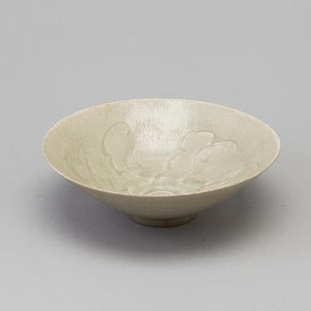 A Chinese earthenware bowl, Song/Ming dynasty.