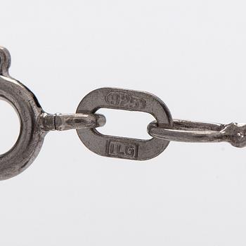 Björn Styrman, hänge, silver och granater. Helsingfors 1964.