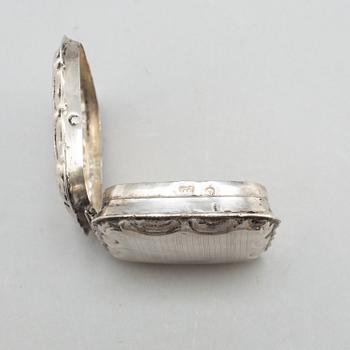 ASKAR, 5 stycken samt TÄNDSTICKSASKFODRAL, silver, bl a Åbo 1912.