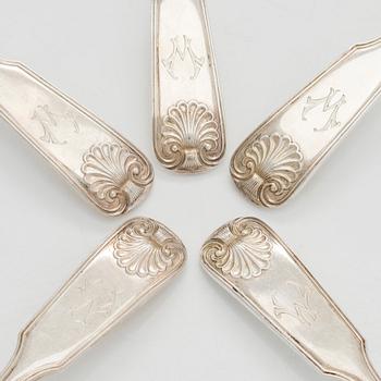 C. J. Heyne, och Grachev, ragusked och bestickuppsättning, 36 delar, silver, S:t Petersburg 1825 och 1894.