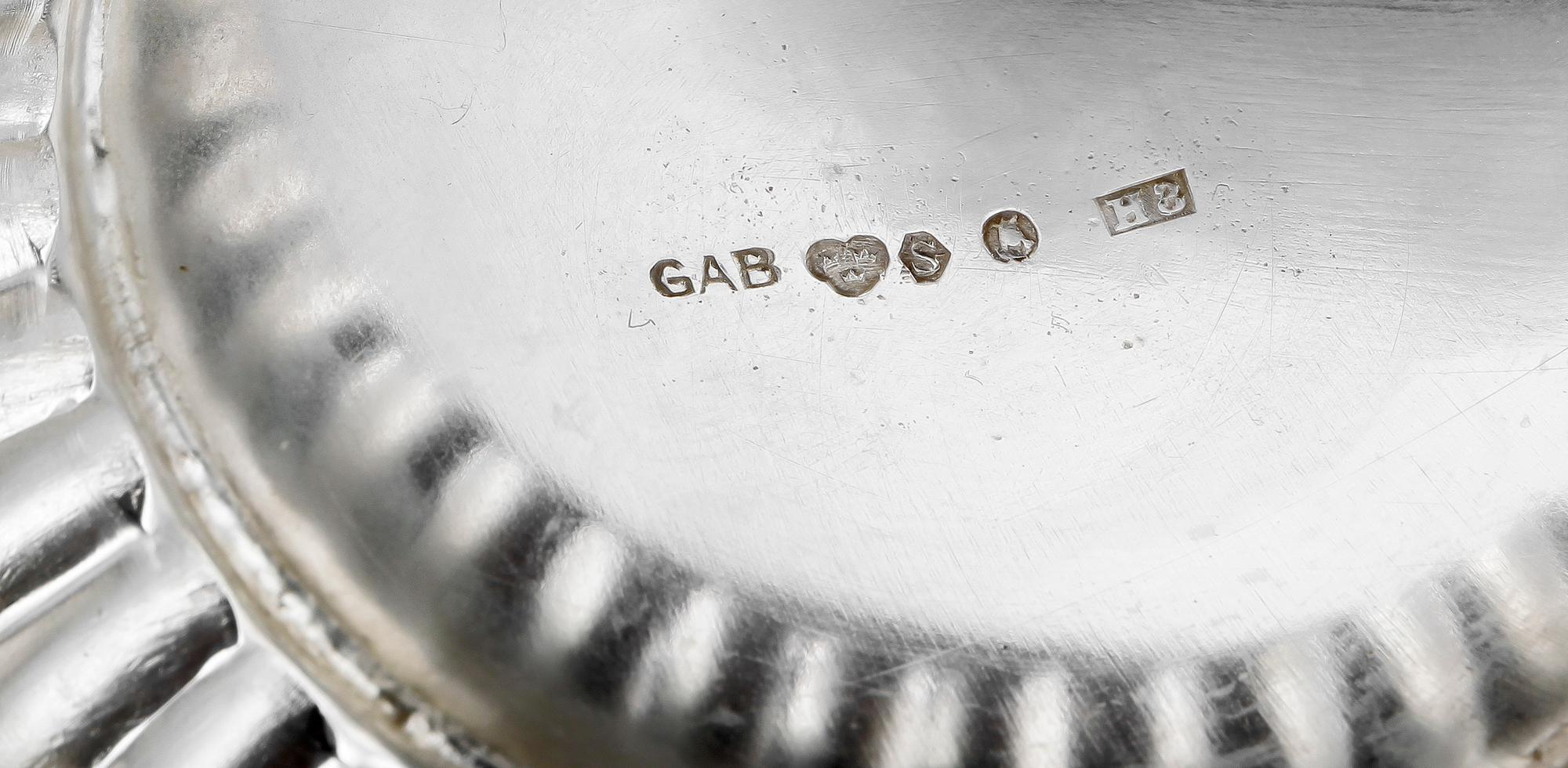 SKÅLAR, ett par samt FAT, silver samt nysilver, bl a C.G. Hallberg, Stockholm 1908. Tot vikt silver ca 330 g.