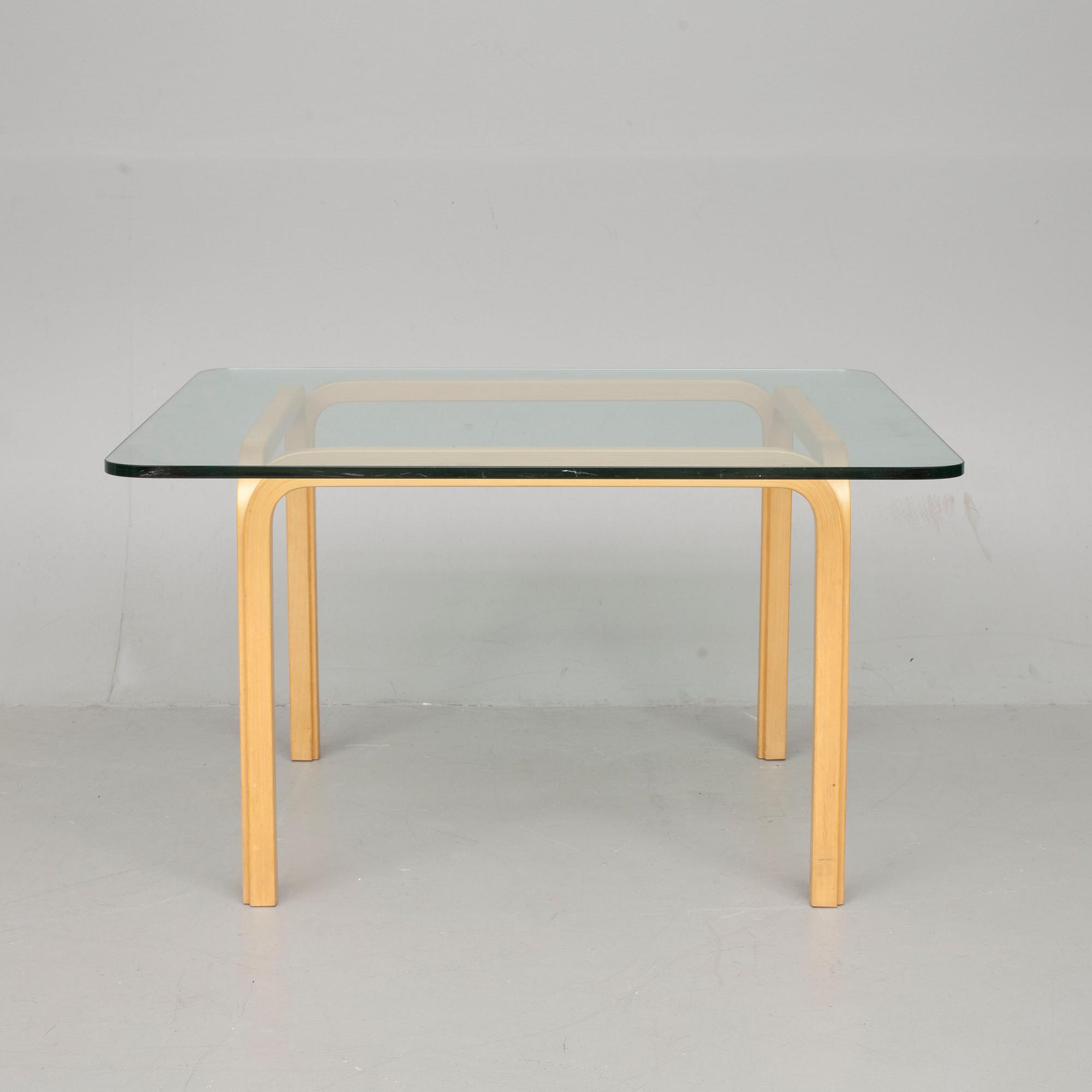 BORD, Alvar Aalto, Artek. Modellen formgiven 1945.