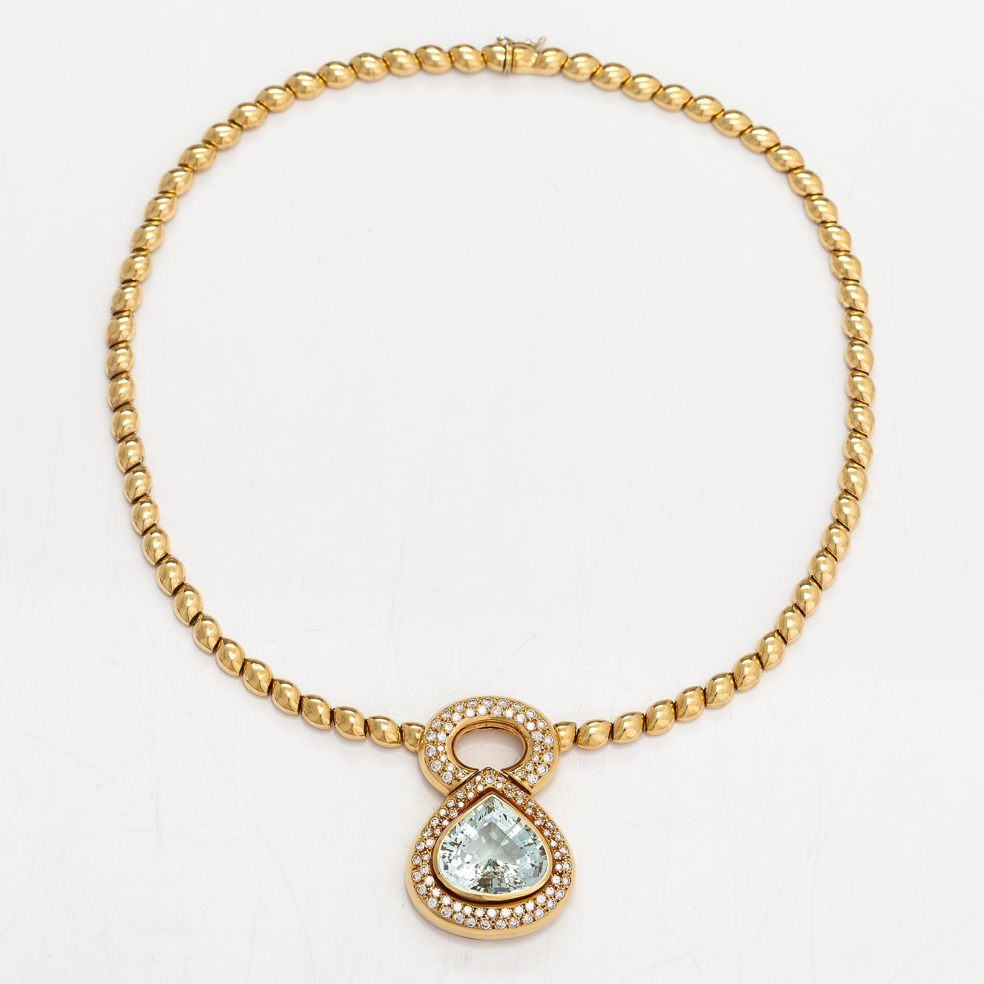An 18K gold necklace with a ca 18.00 ct aquamarine and brilliant-cut diamonds ca 1.80 ct in total. With certificate.