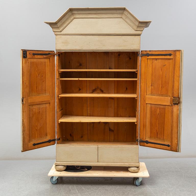 An early 20th Century cabinet.