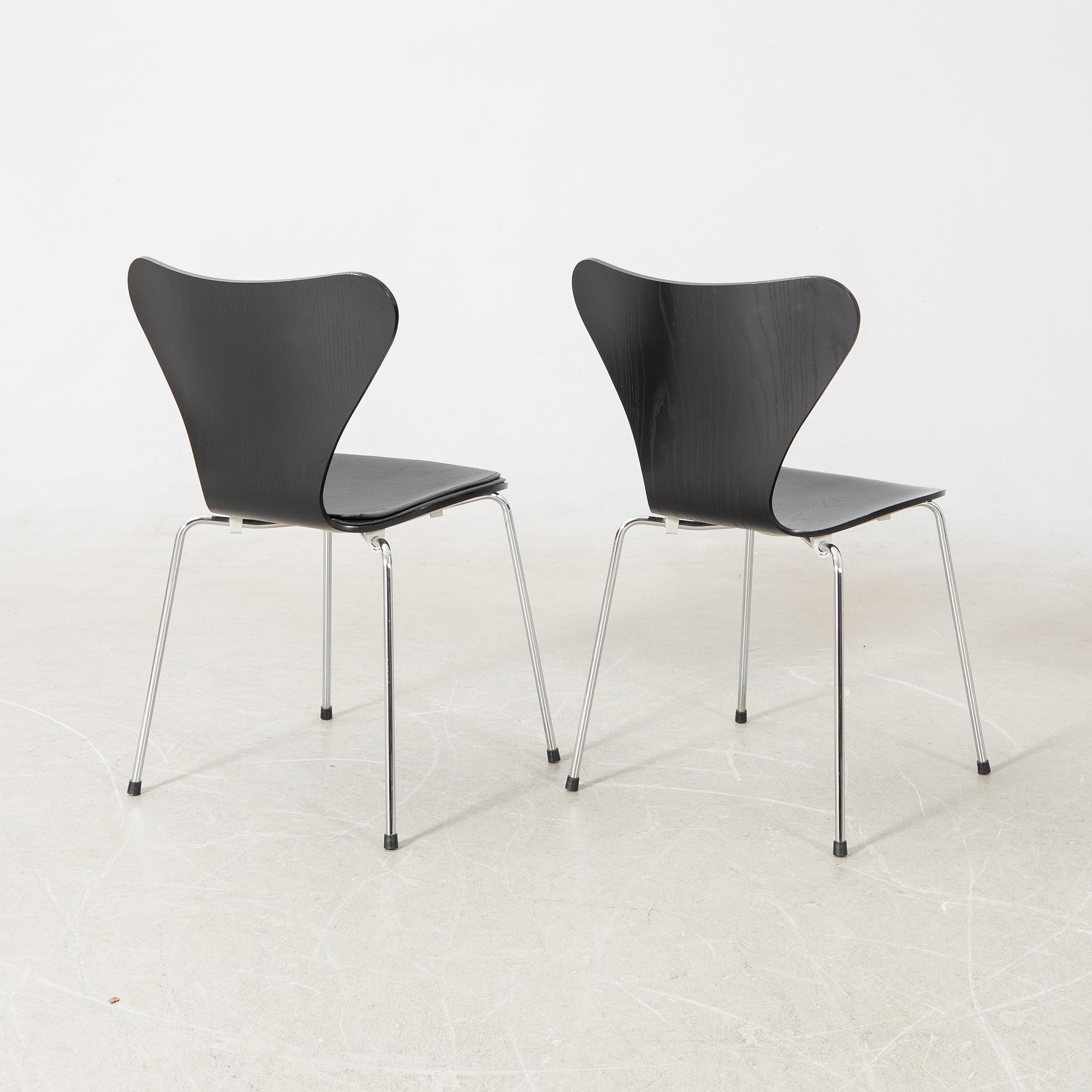 Arne Jacobsen, chairs, a pair, "The Seven", Fritz Hansen, Denmark 2007.