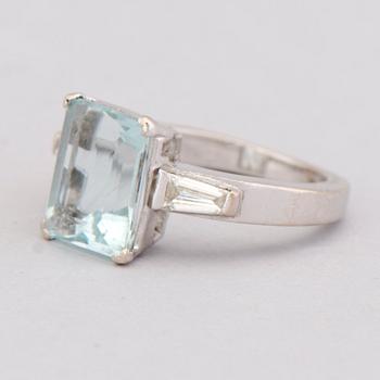 RING, akvamarin, diamanter, 18K vitguld.