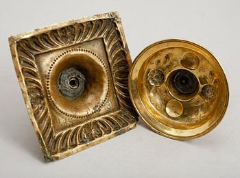 LJUSSTAKAR, 2 st, mässing, barock, 1700-tal.