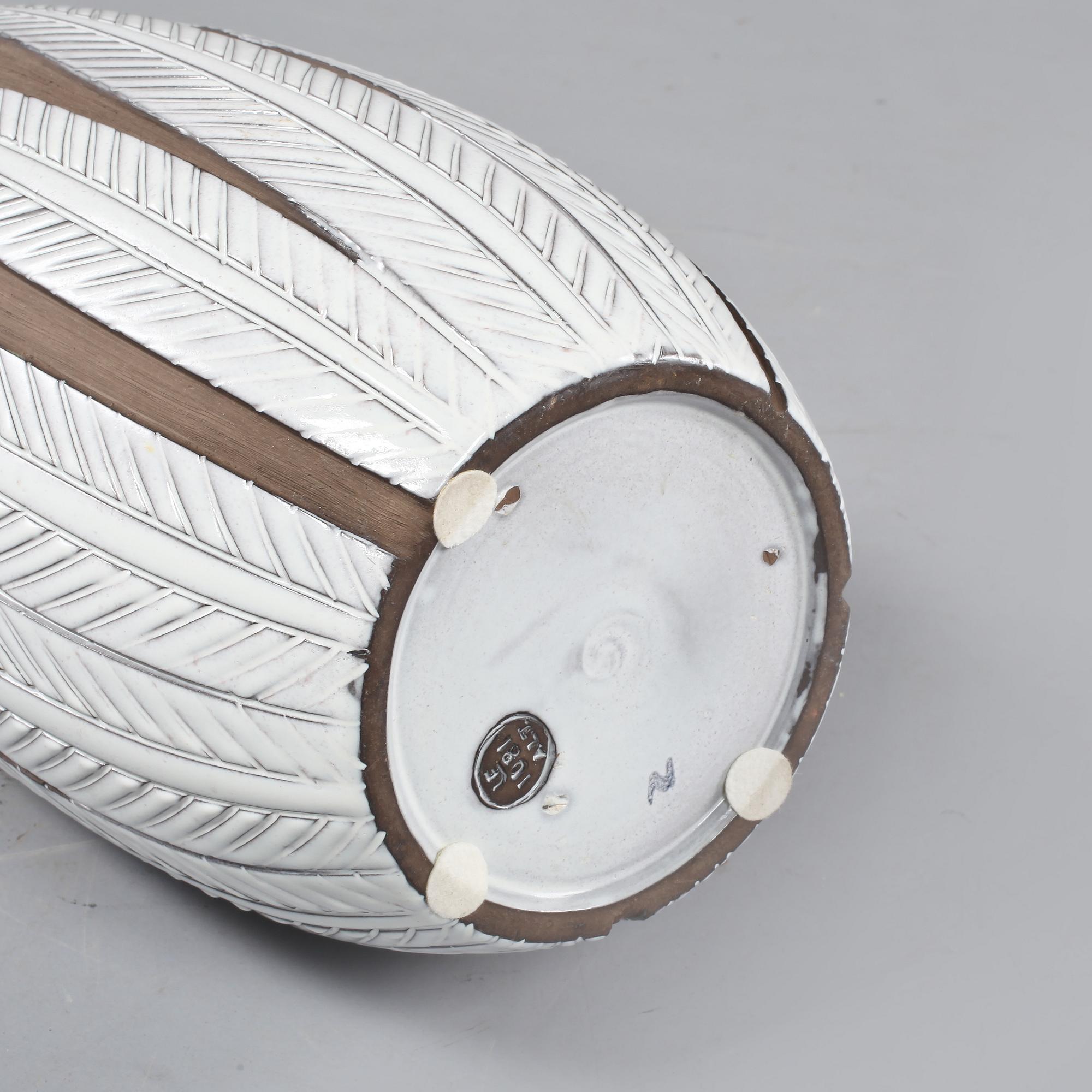 GOLVVAS, stengods, "Paprika", Anna-Lisa Thomson, Upsala Ekeby, 1951-69.