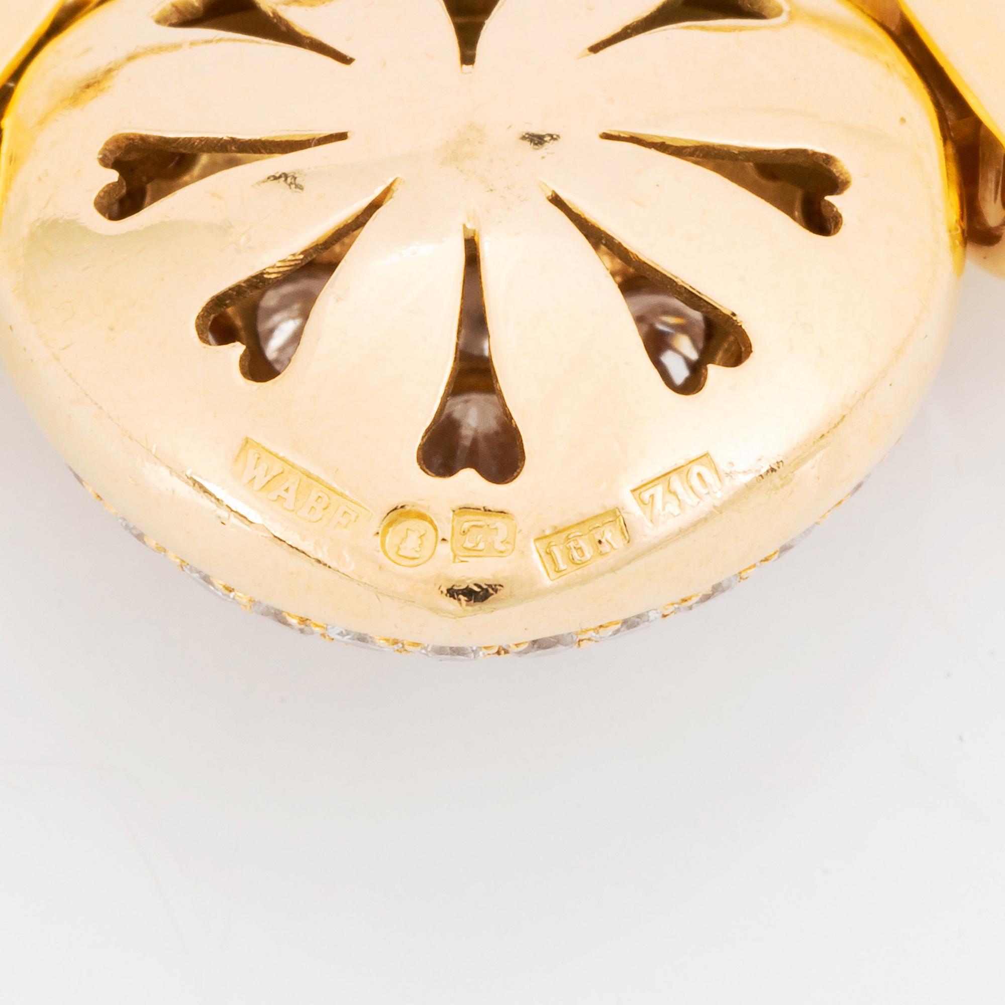 An 18K gold necklace set with round brilliant-cut diamonds.