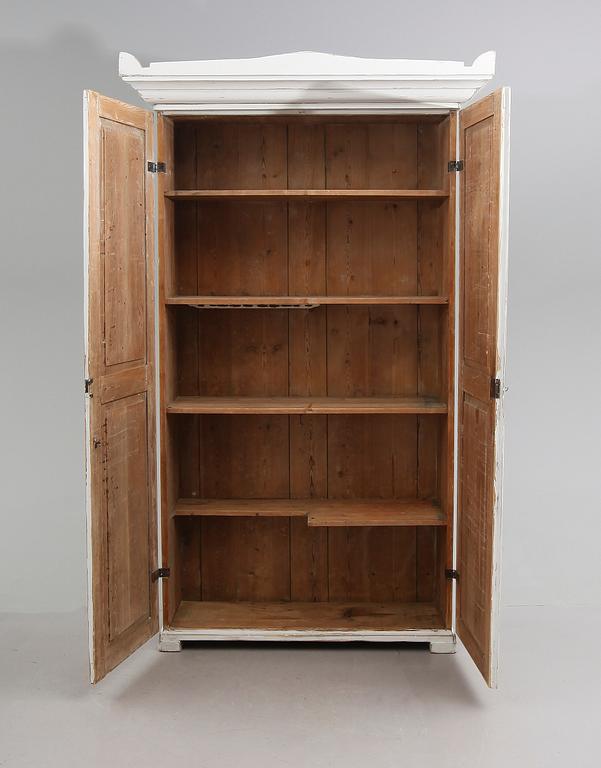 KLÄDSKÅP, 1800-talets mitt.