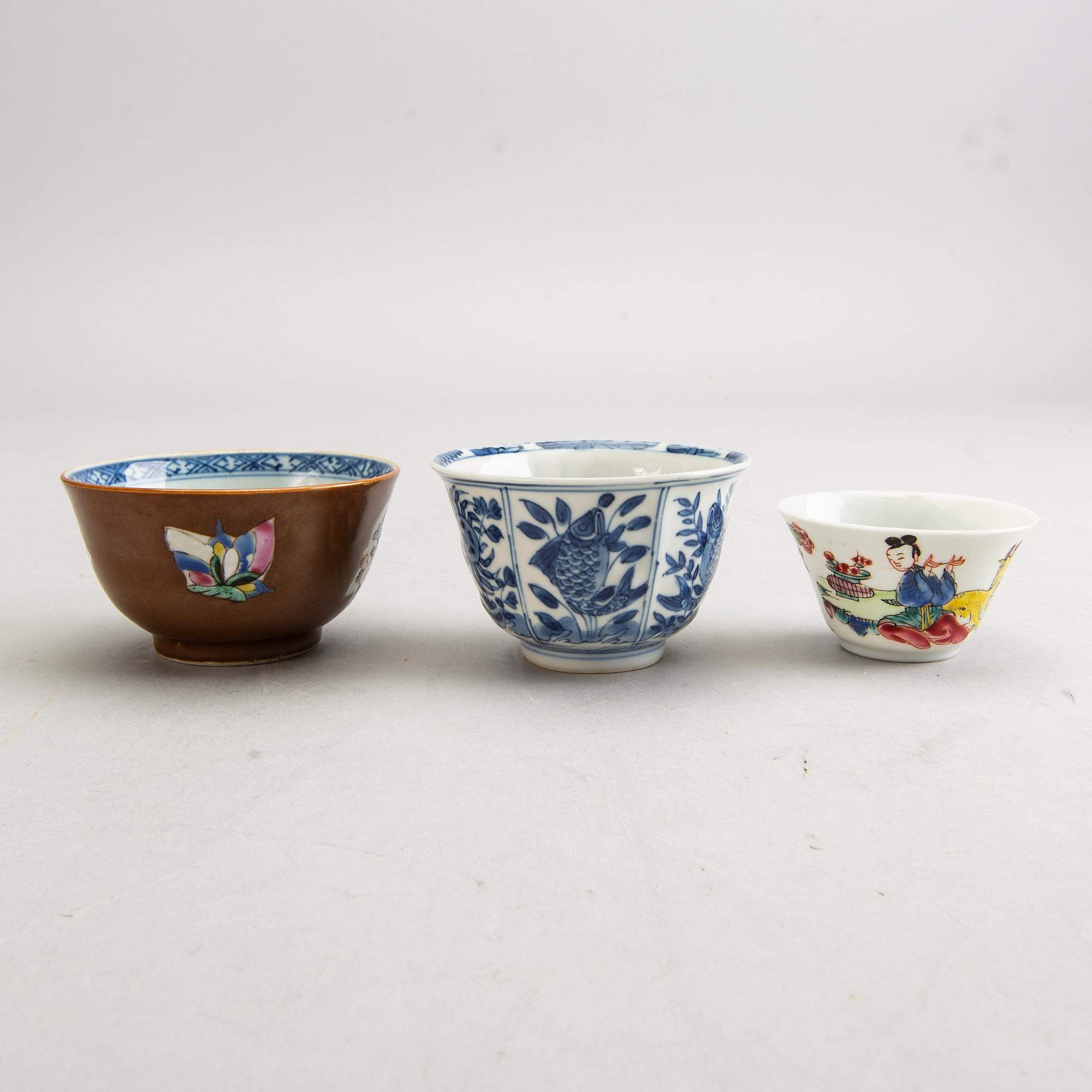A set of three Chinese Kangxi/Kangxi-style and Qianlong cups, a saucers and a vase 18th/19th century porcelain.