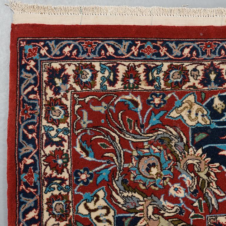 MATTO, a carpet, Old Esfahan, part silk, ca 327 x 209 cm.