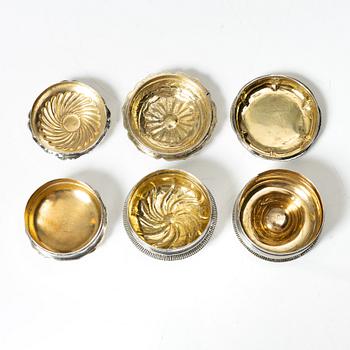 A set of three silver snuff boxes, 18th/19th century.